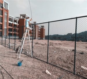 佛山市高明区外国语学院球场围网施工现场